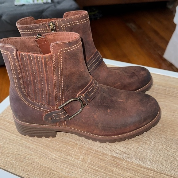 Clarks Aspra boots Buckle British Tan Leather 7.5 NWT distressed so comfortable - Picture 7 of 7